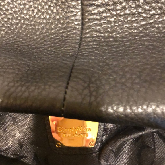 Simply Vera black leather bag w gold chain strap - Picture 7 of 9